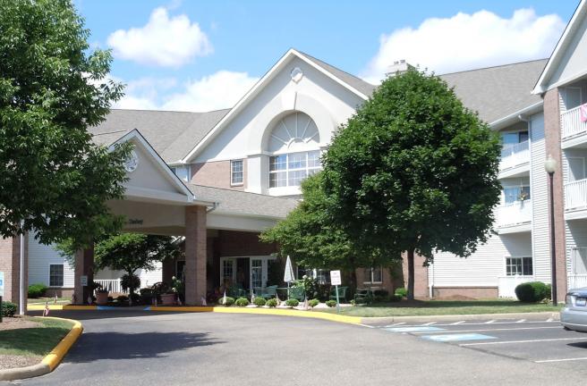 life-in-a-danbury-senior-living-community-replaces-every-day-hassles